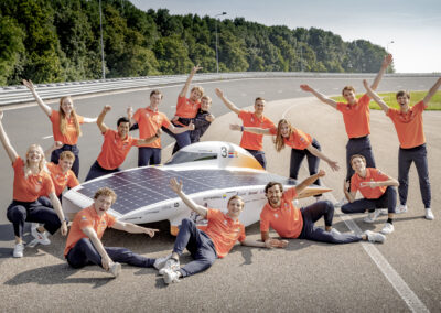 Het Solar Team van de TU Delft studenten presenteert de Nuna11